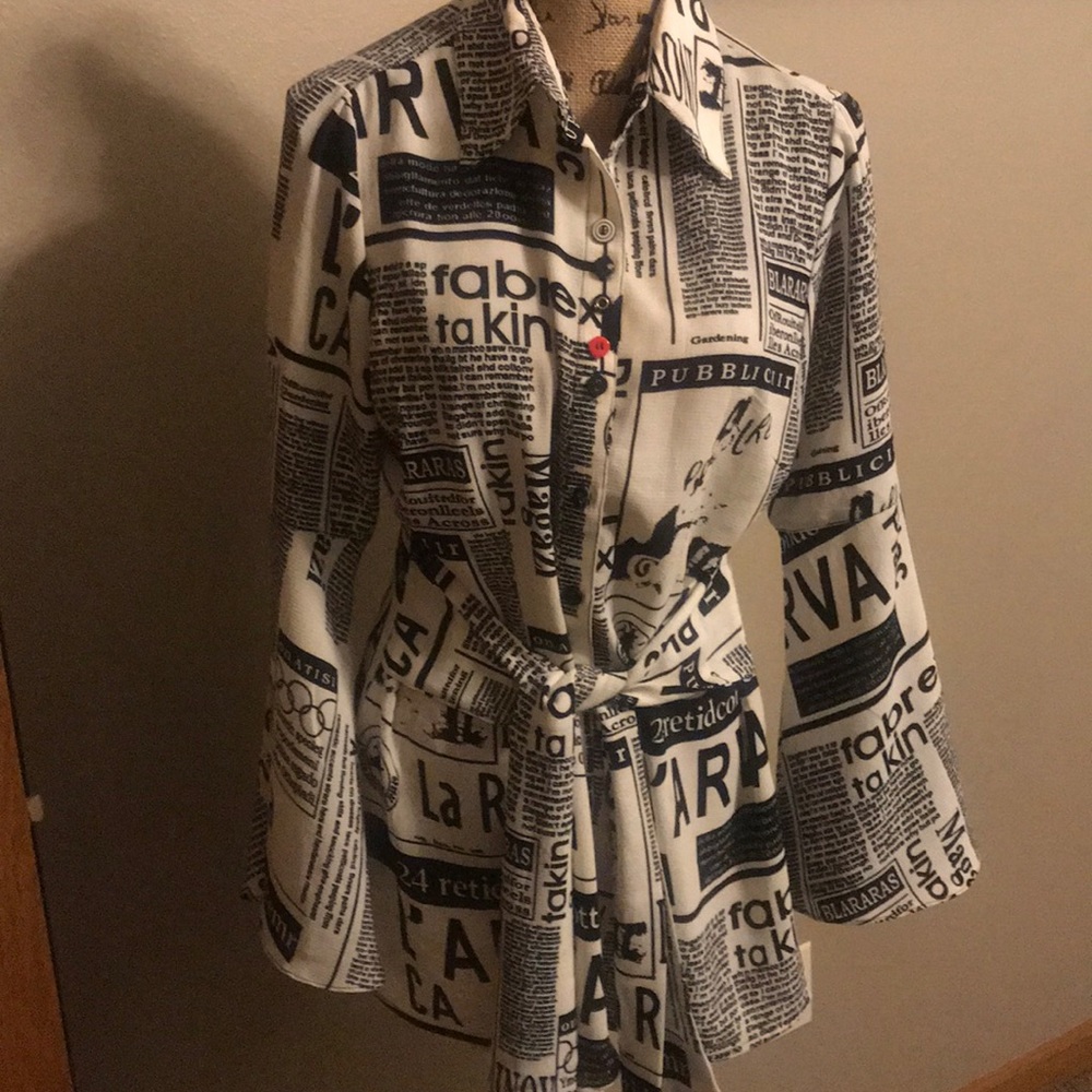 A boutique shirt adorable  & flared sleeves